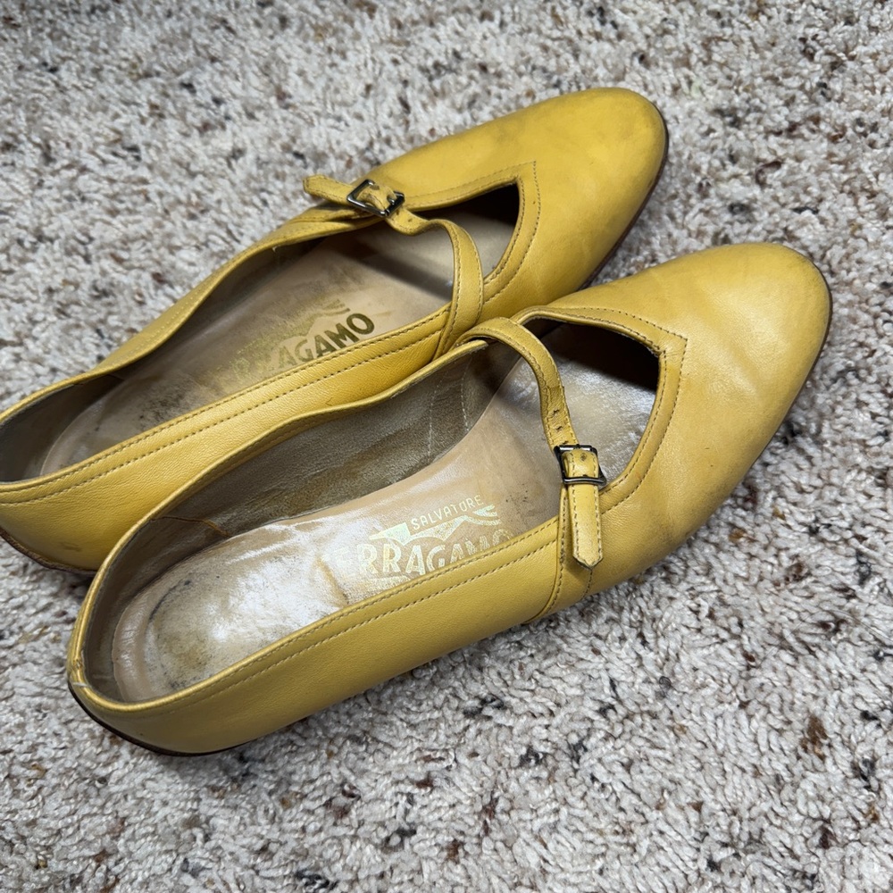 SALVATORE FERRAGAMO Audrey Leather Yellowish Ballet Flats, Size 5.5